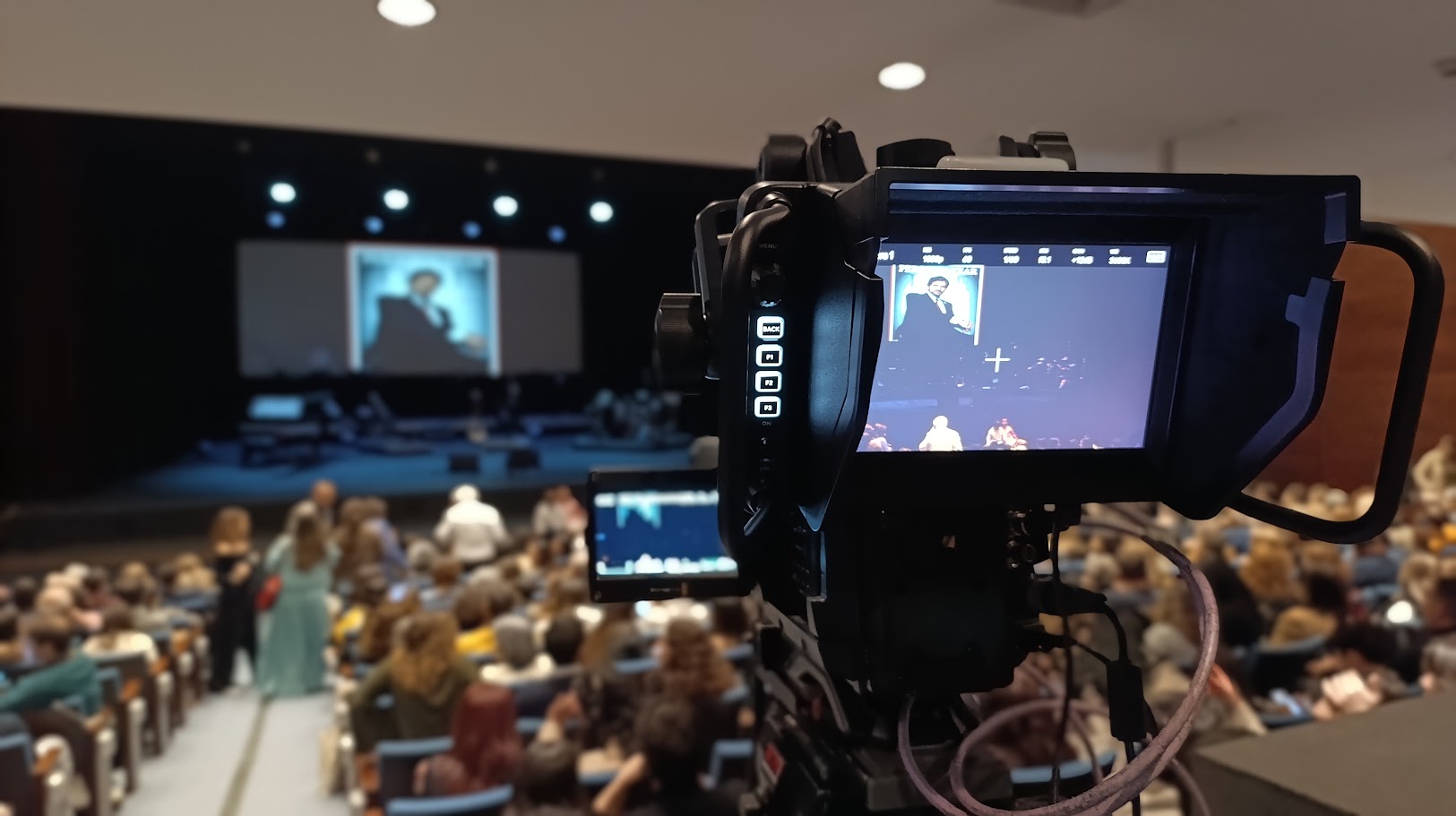 Camara numa producao em auditorio